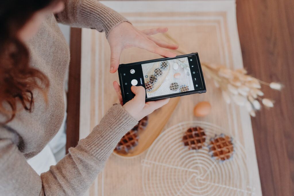 Lola Broos créatrice de contenus belge